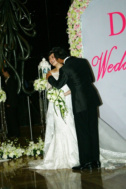 “Bà bầu” Tôn Lệ  nghẹn ngào trong đám cưới - 3