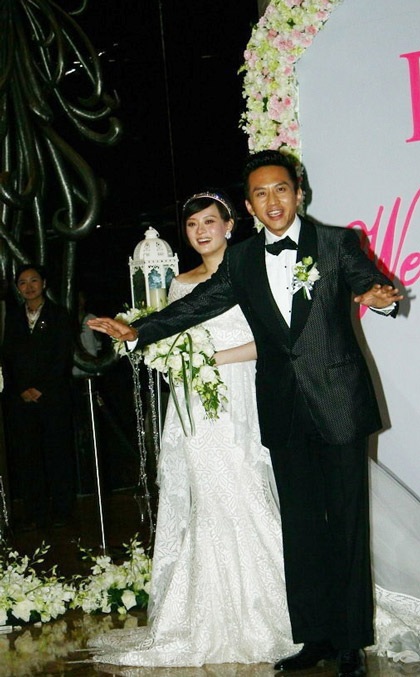 “Bà bầu” Tôn Lệ  nghẹn ngào trong đám cưới - 6