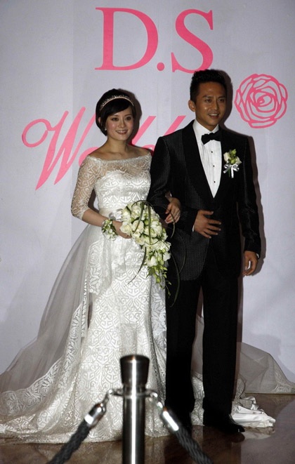 “Bà bầu” Tôn Lệ  nghẹn ngào trong đám cưới - 7