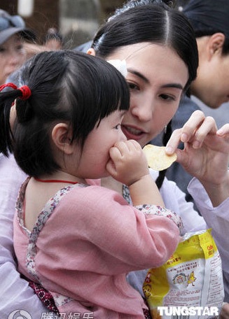 “Trương Bá Chi là một bà mẹ nhạy cảm” - 3