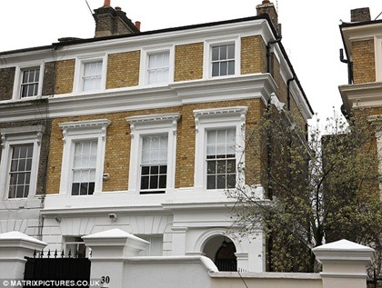 Ca sĩ Amy Winehouse đột tử ở tuổi 27 - 2