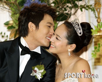 Cô dâu Eugene rạng rỡ trong ngày trọng đại - 1 Cô dâu Eugene rạng rỡ trong ngày trọng đại - 1