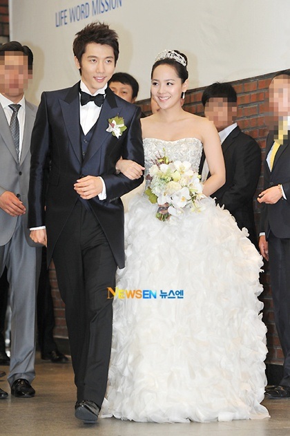 Cô dâu Eugene rạng rỡ trong ngày trọng đại - 2 Cô dâu Eugene rạng rỡ trong ngày trọng đại - 2