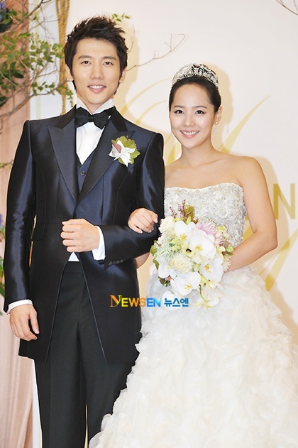 Cô dâu Eugene rạng rỡ trong ngày trọng đại - 9 Cô dâu Eugene rạng rỡ trong ngày trọng đại - 9