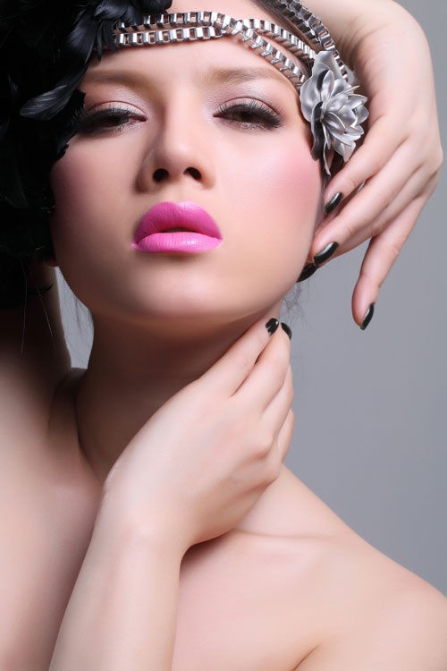 “Lý Nhã Kỳ diễn vì nhân vật, chứ không cố tạo hở hang” - 3 “Lý Nhã Kỳ diễn vì nhân vật, chứ không cố tạo hở hang” - 3