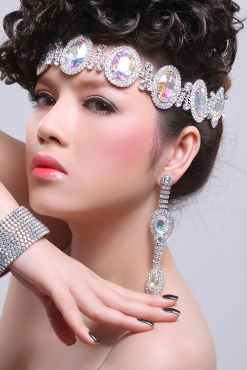 “Lý Nhã Kỳ diễn vì nhân vật, chứ không cố tạo hở hang” - 4 “Lý Nhã Kỳ diễn vì nhân vật, chứ không cố tạo hở hang” - 4