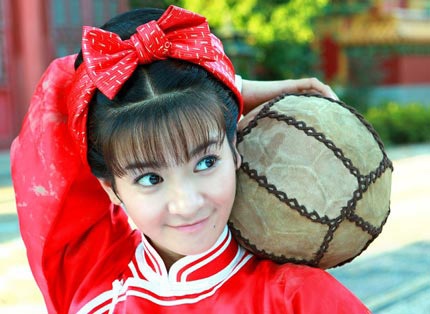 Tiểu Yến Tử "mới" bị tố khai man tuổi - 2