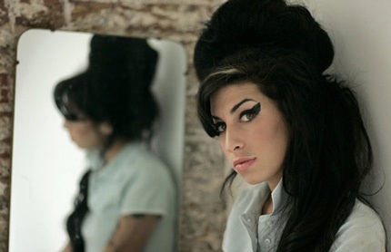 Amy Winehouse “hot” trở lại trên các bảng xếp hạng - 2 Amy Winehouse “hot” trở lại trên các bảng xếp hạng - 2