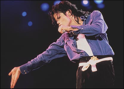 Người thân cãi cọ vì show diễn tưởng nhớ Michael Jackson - 3 Người thân cãi cọ vì show diễn tưởng nhớ Michael Jackson - 3