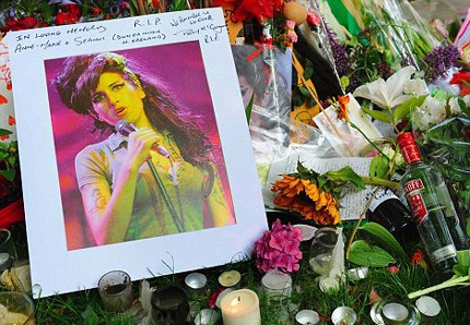 “Amy Winehouse đã đi mua ma túy trước khi chết” - 3 “Amy Winehouse đã đi mua ma túy trước khi chết” - 3