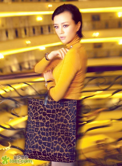 Thang Duy hút hồn với son đỏ, Lưu Tư khoe dáng thon gọn sau sinh - 11