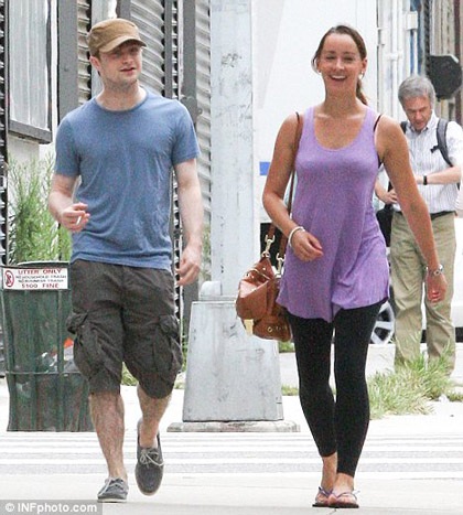 “Harry Potter” Daniel Radcliffe khoe bạn gái mới - 1 “Harry Potter” Daniel Radcliffe khoe bạn gái mới - 1