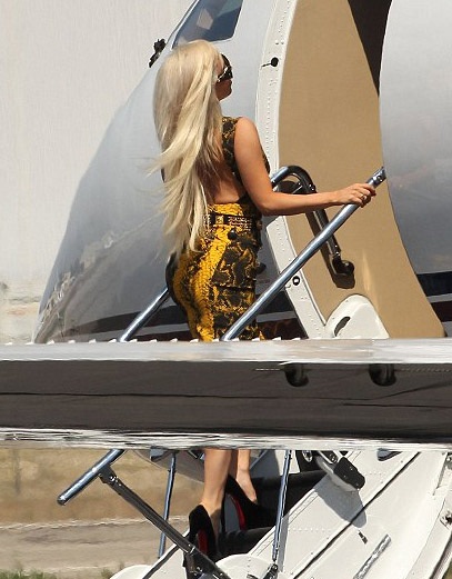 Lady Gaga dịu dàng và nữ tính đến bất ngờ! - 5