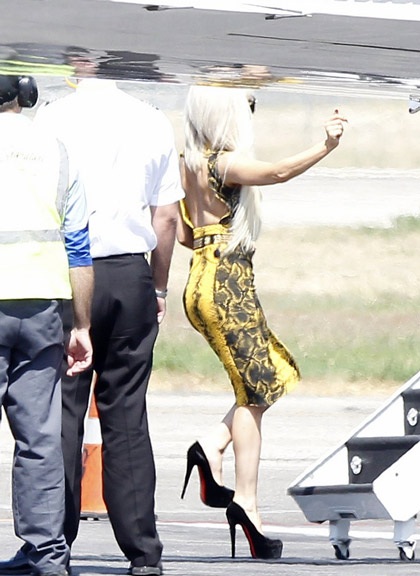 Lady Gaga dịu dàng và nữ tính đến bất ngờ! - 6