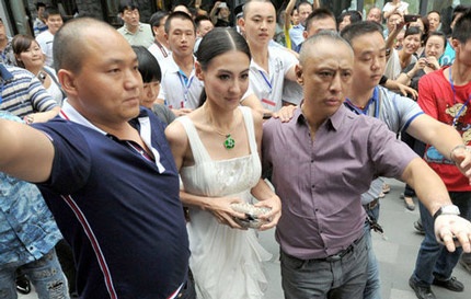 Trương Bá Chi lộ thân hình “cò hương”  - 12