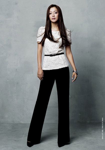 Cô nàng công sở kiều diễm Kim Hee Sun - 11