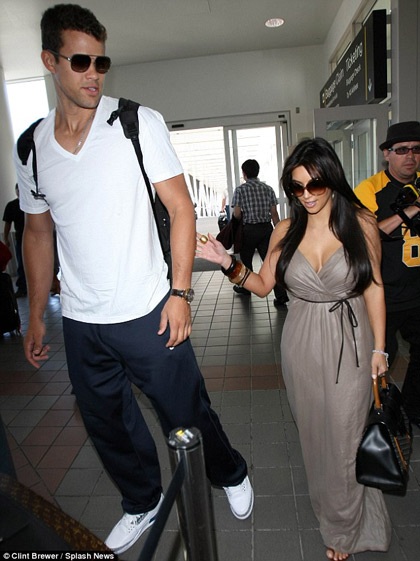 Vợ chồng “cô Kim” đi nghỉ trăng mật tại châu Âu - 1