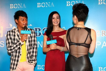 Những trang phục “trứ danh” của Viên Lập  - 9