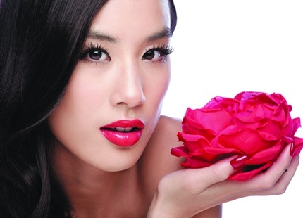 Huỳnh Thánh Y nổi bật với váy chống đụng hàng - 8