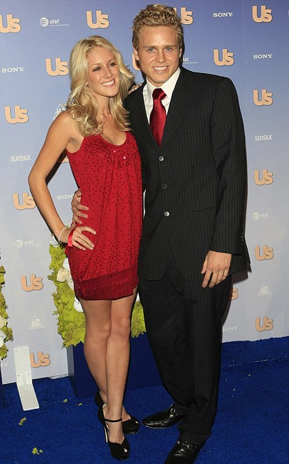 “Người đẹp dao kéo” không còn một xu dính túi - 1