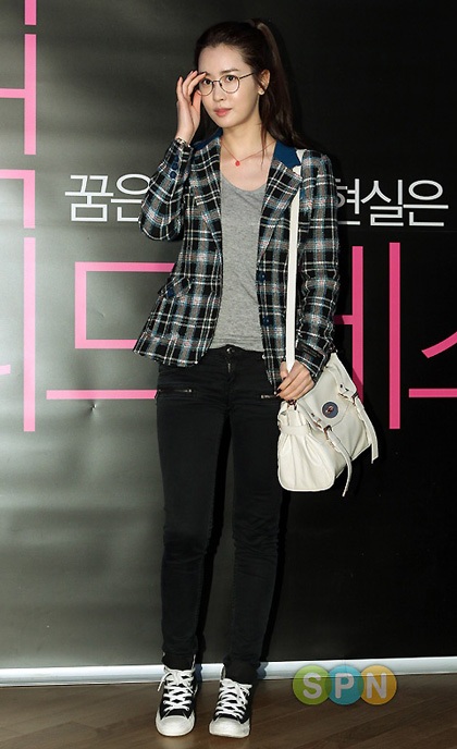 Khám phá phong cách thời trang của Lee Da Hae  - 17