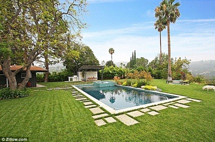 Thăm căn hộ tiện nghi của sao 18 tuổi Miley Cyrus  - 3