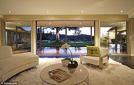 Thăm căn hộ tiện nghi của sao 18 tuổi Miley Cyrus  - 5