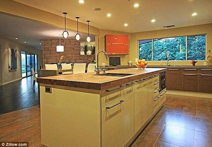 Thăm căn hộ tiện nghi của sao 18 tuổi Miley Cyrus  - 6