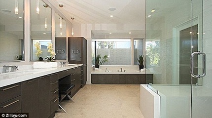 Thăm căn hộ tiện nghi của sao 18 tuổi Miley Cyrus  - 8