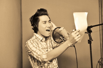 Thủy Tiên xinh đẹp trong phòng thu cùng nhóm V.Music - 7 Thủy Tiên xinh đẹp trong phòng thu cùng nhóm V.Music - 7