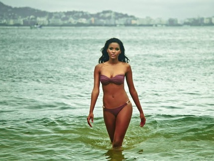 Vẻ nóng bỏng của tân hoa hậu Hoàn vũ - 13