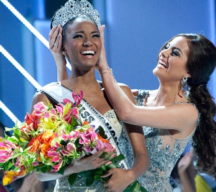 Vẻ nóng bỏng của tân hoa hậu Hoàn vũ - 47