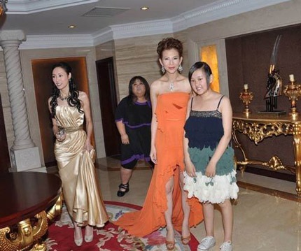 Quách Khả Doanh, Thái Thiếu Phân cùng lộ thân hình “cò lả” - 10 Quách Khả Doanh, Thái Thiếu Phân cùng lộ thân hình “cò lả” - 10