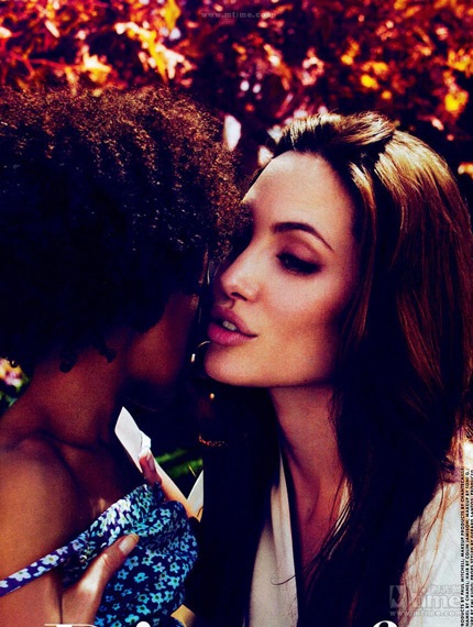 Angelina Jolie vẹn nguyên sức quyến rũ theo thời gian  - 25