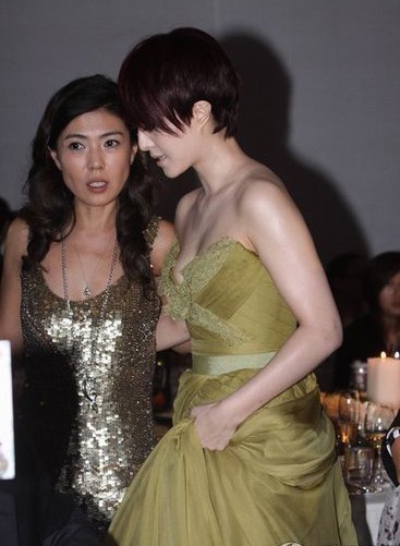 Phạm Băng Băng sợ... tuột váy - 4