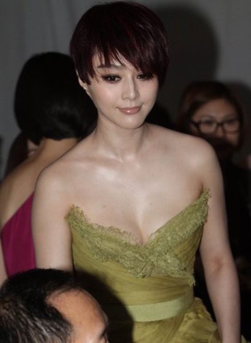 Phạm Băng Băng sợ... tuột váy - 6