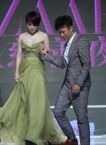 Phạm Băng Băng sợ... tuột váy - 3