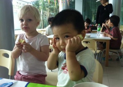 Khoảnh khắc đáng yêu của quý tử nhà “người đẹp cổ trang” Hồ Tịnh - 5 Khoảnh khắc đáng yêu của quý tử nhà “người đẹp cổ trang” Hồ Tịnh - 5