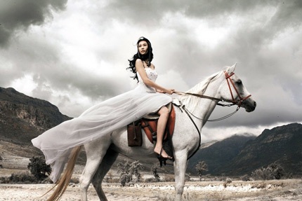 Mạc Văn Úy cưỡi ngựa trong ảnh cưới - 4