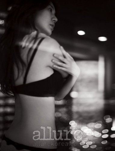 “Thái tử phi” Yoon Eun Hye gợi cảm với nội y - 8