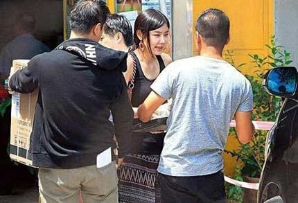 Vợ Lê Minh chuyển khỏi nhà  - 2