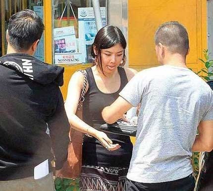 Vợ Lê Minh chuyển khỏi nhà  - 3