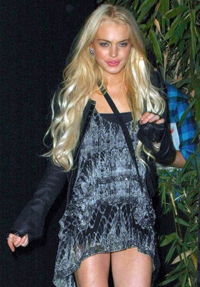 Sao châu Á “kết” trào lưu mặc “áo quên quần” - 12