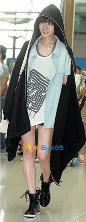 Sao châu Á “kết” trào lưu mặc “áo quên quần” - 7