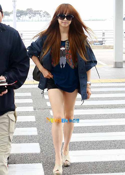 Sao châu Á “kết” trào lưu mặc “áo quên quần” - 9