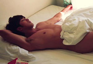 Hạ Quân Tường gây sốc với hình ảnh “nude” - 2 Hạ Quân Tường gây sốc với hình ảnh “nude” - 2