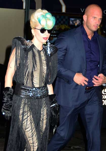 Vòng quanh thế giới giải trí ngày 3/10 - 10