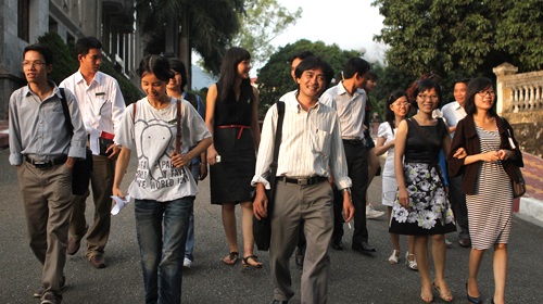 Nhiều nhà văn cứ mãi “dậy thì” - 1