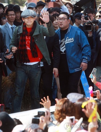 Bi (Rain) chính thức đi bộ đội - 2