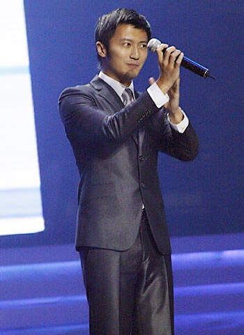 Rộ tin đồn tình cảm giữa Trương Bá Chi và Trịnh Y Kiện  - 3